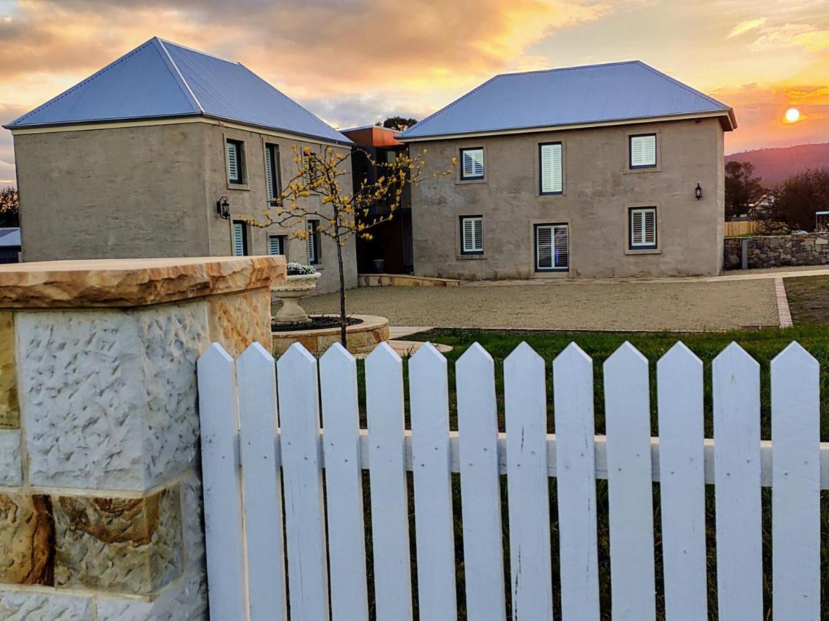 Triabunna Barracks Bed & Breakfast ภายนอก รูปภาพ