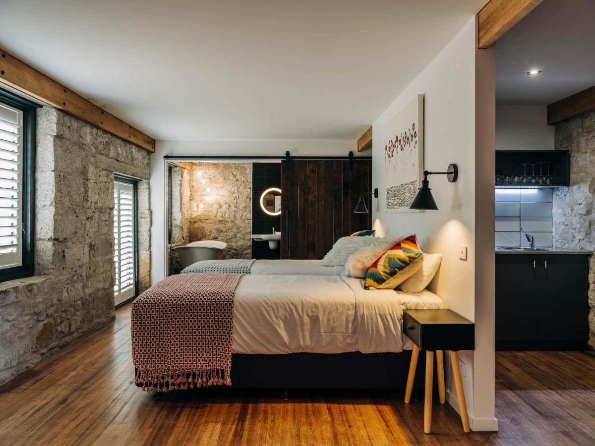 Triabunna Barracks Bed & Breakfast ภายนอก รูปภาพ